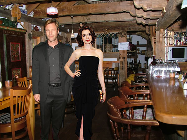 anne-hathaway-aaron-eckhart-pub